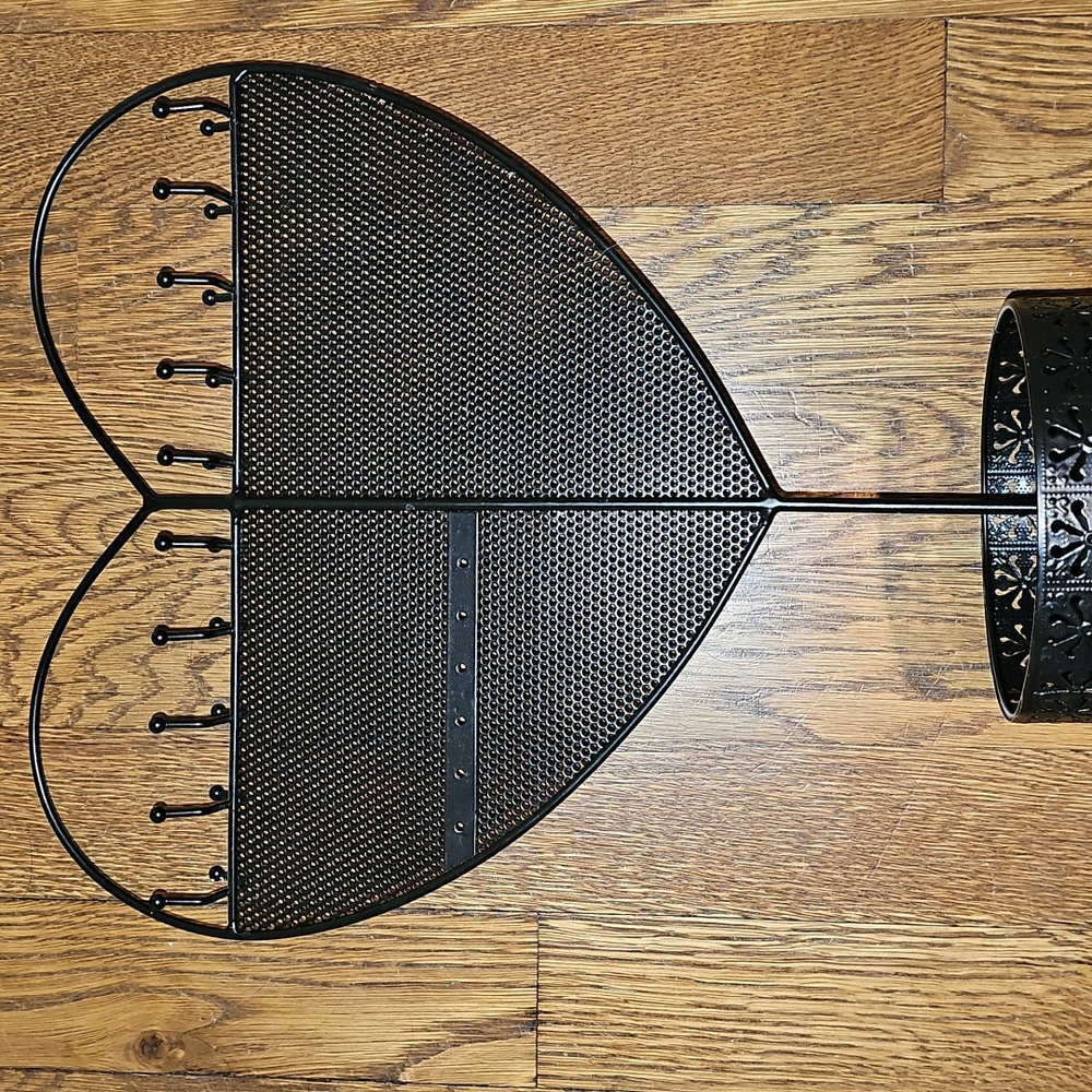 Black Metal Heart Shaped Jewelry Organizer - Picture 3 of 7